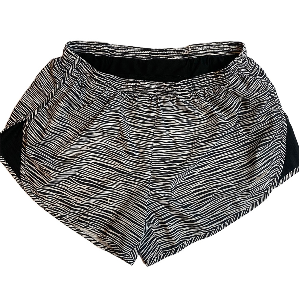Nike women black and white shorts size M